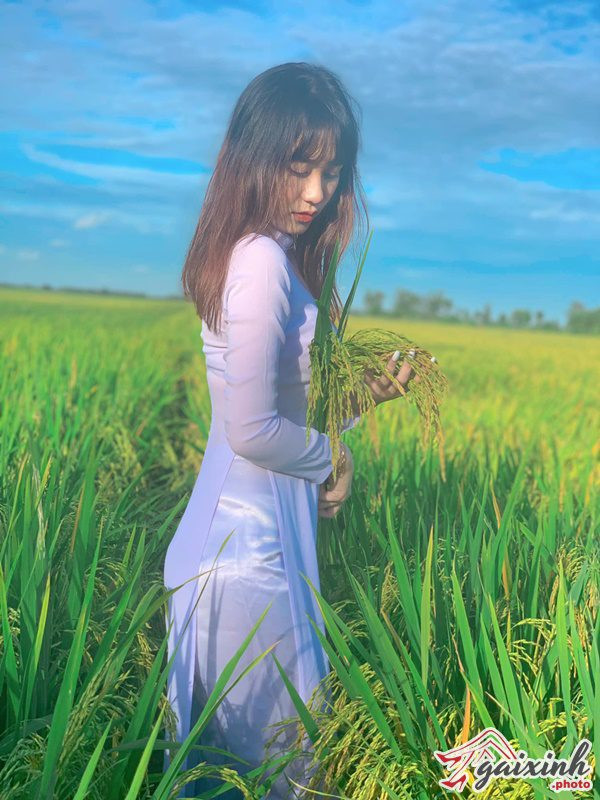 Anh Gai Xinh Mang Ao Dai Dong Lua