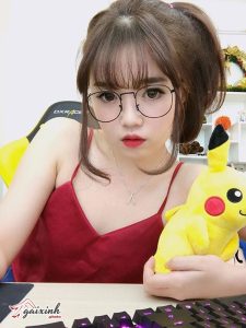Ảnh Linh Ngọc Đàm Sexy Mặc Bikini, Lộ Hình Nude Nóng Bỏng