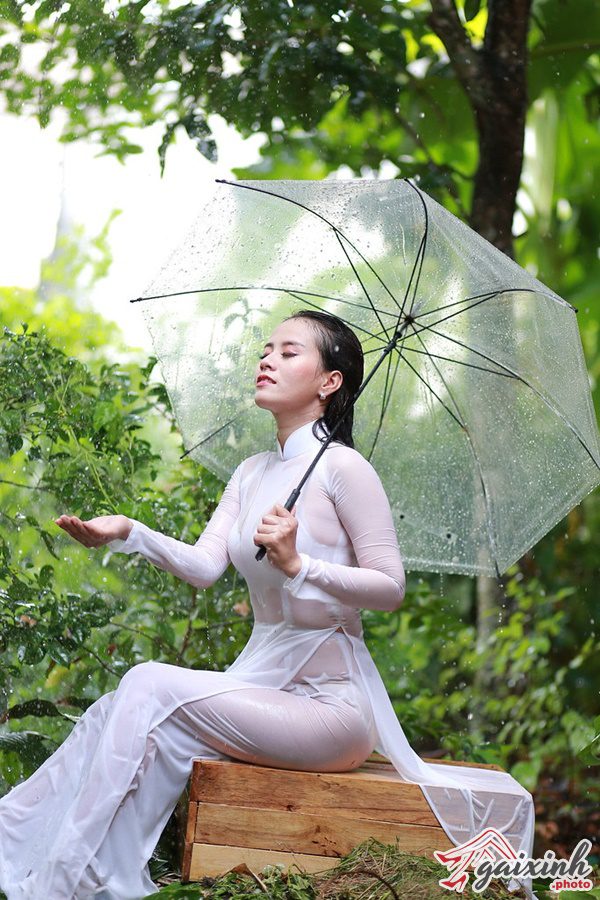 Thoả Đam Mê Áo Dài Ướt Mưa Cùng Thiếu Nữ Giữa Thiên Nhiên