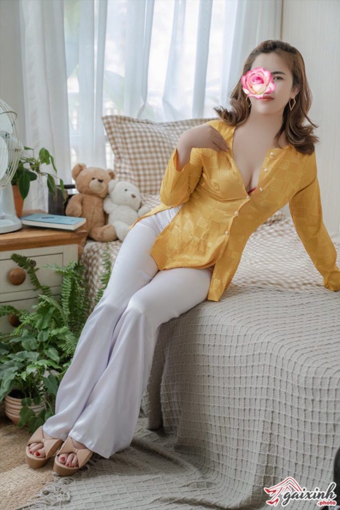 💚🧡 Ngắm Ngọc Mon Áo Dài Sexy Ngọt Ngào