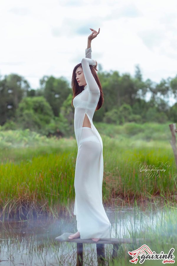 Như Ý PK Ướt Át Cùng Áo Dài Trắng Mỏng Gợi Cảm