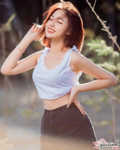 Hot Girl Thả Thính Trứng Rán Cần Mỡ Lộ Chân Dài “Khủng” 1m13